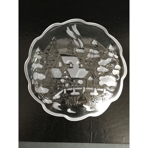 Mikasa  Celebrations Winter Wonderland/Cabin/Etched Dish - Picture 5 of 5